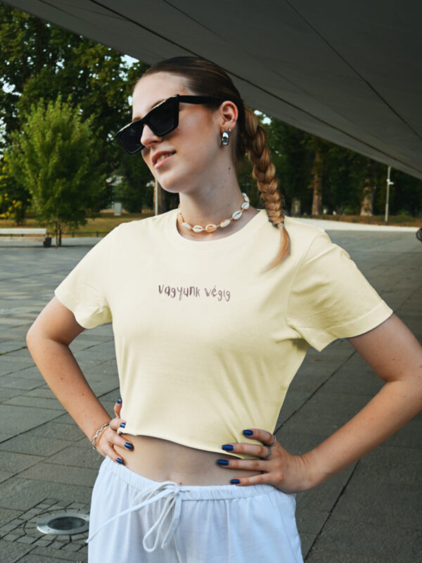 Vagyunk végig (cropped)