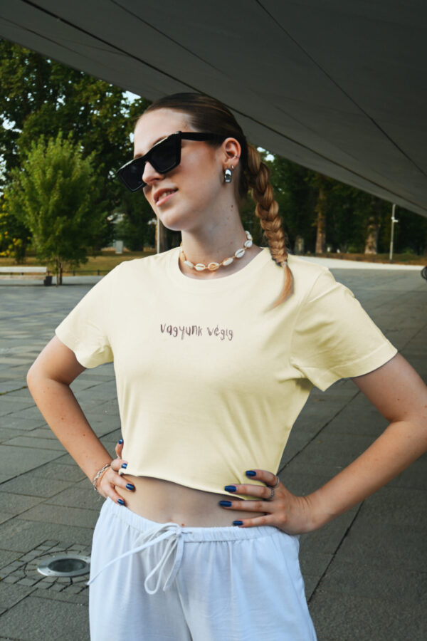 Vagyunk végig (cropped)
